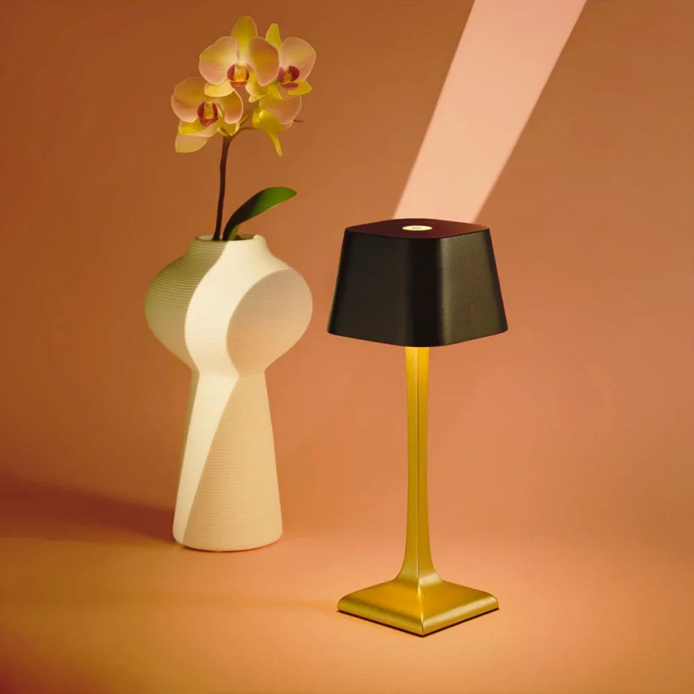 Eleganza™ Lámpara de Mesa - Lumia Estudio