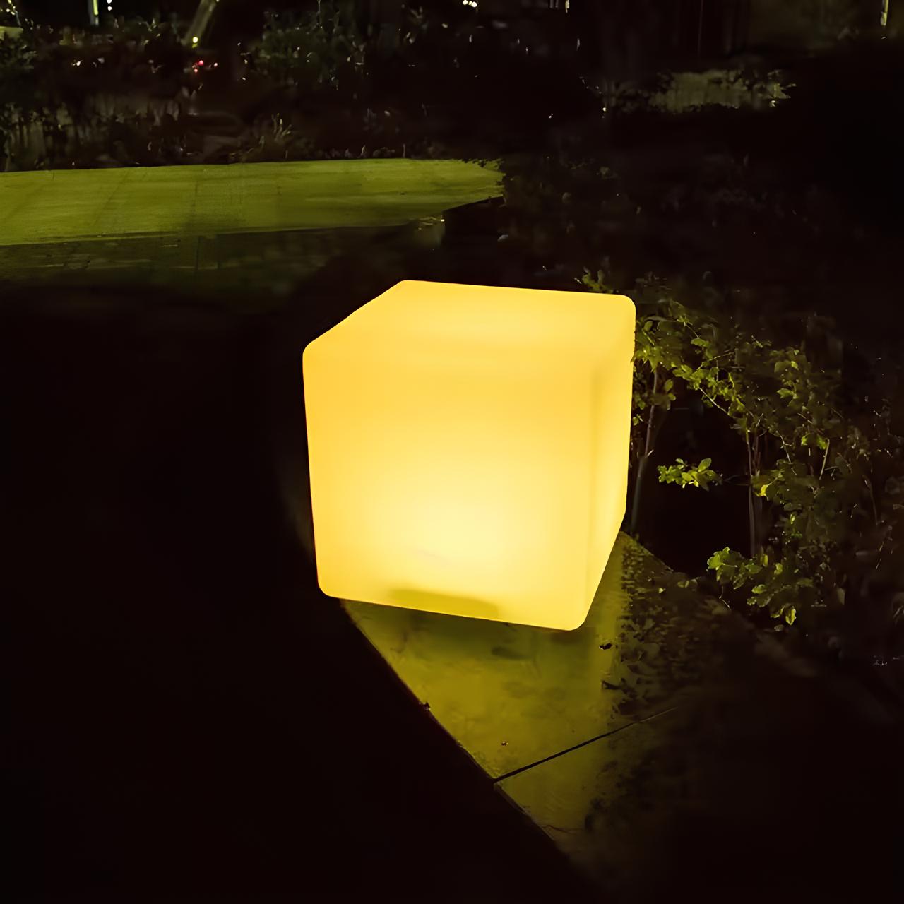 Luz de Jardín Cúbica - Lumia Estudio