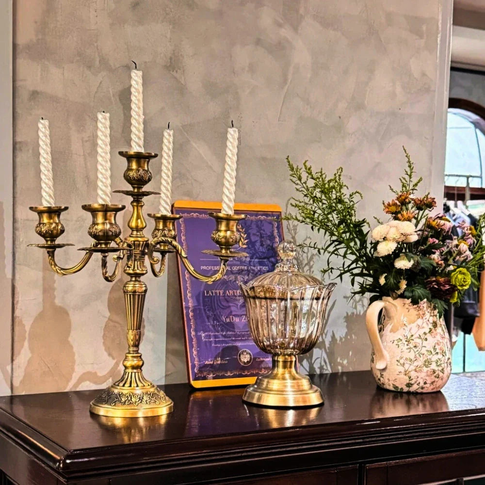 GildedNocturne™ Candelabro - Lumia Estudio