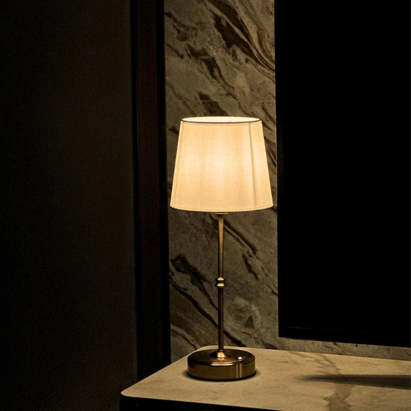 GoldenEase™ Lámpara de Mesa - Lumia Estudio