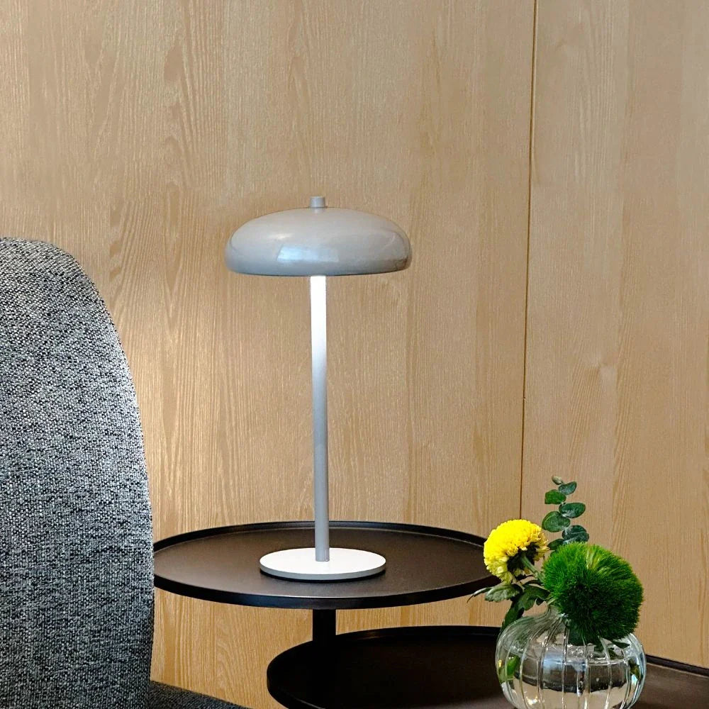 Lámpara de Mesa Retro Elegante - Lumia Estudio