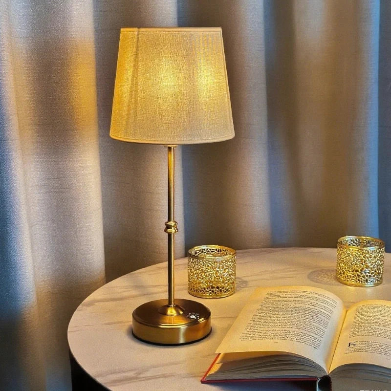 GoldenEase™ Lámpara de Mesa - Lumia Estudio