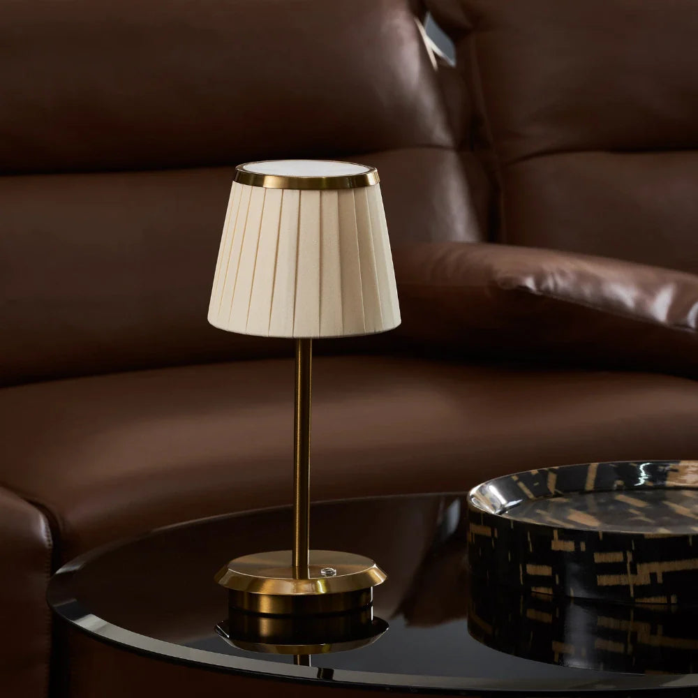 Lámpara de Mesa Elegancia Clásica - Lumia Estudio