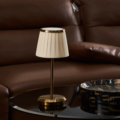 Lámpara de Mesa Elegancia Clásica - Lumia Estudio