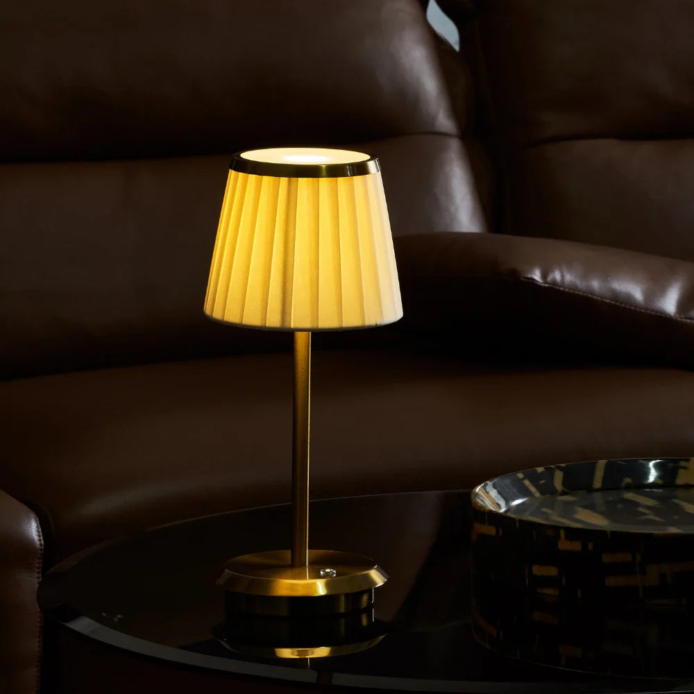 Lámpara de Mesa Elegancia Clásica - Lumia Estudio