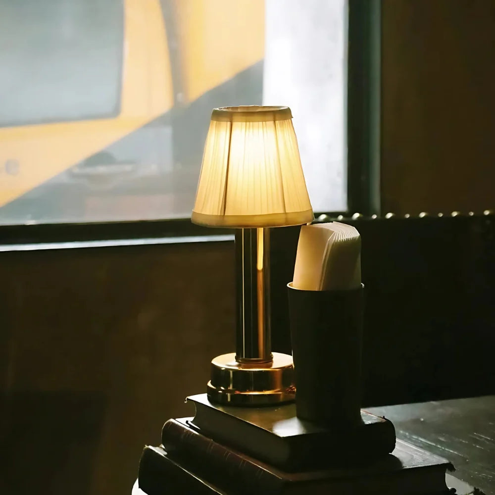 Lámpara de Mesa Elegancia Retro - Lumia Estudio