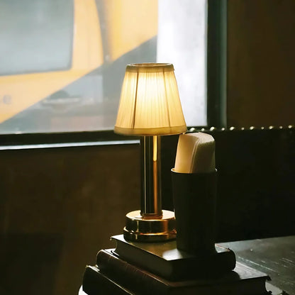 Lámpara de Mesa Elegancia Retro - Lumia Estudio